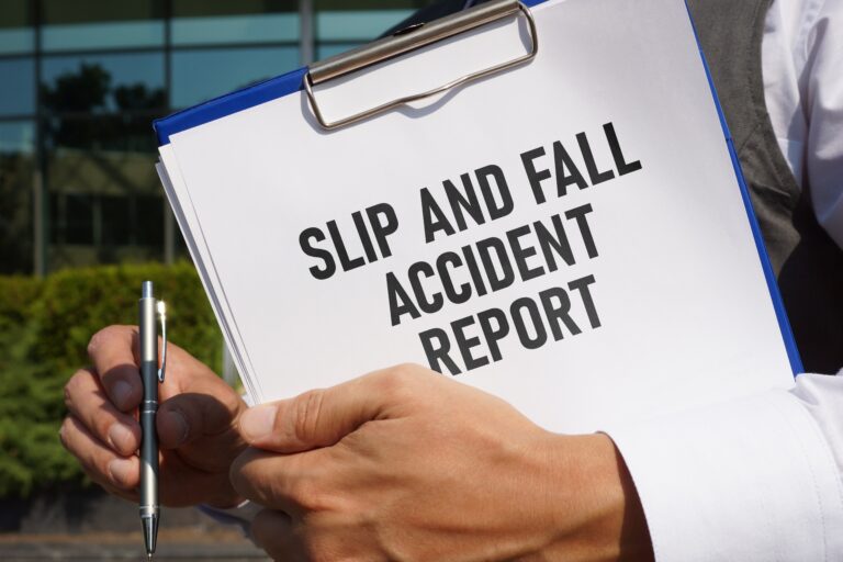 Slip and fall accident report in Embry Hills, GA